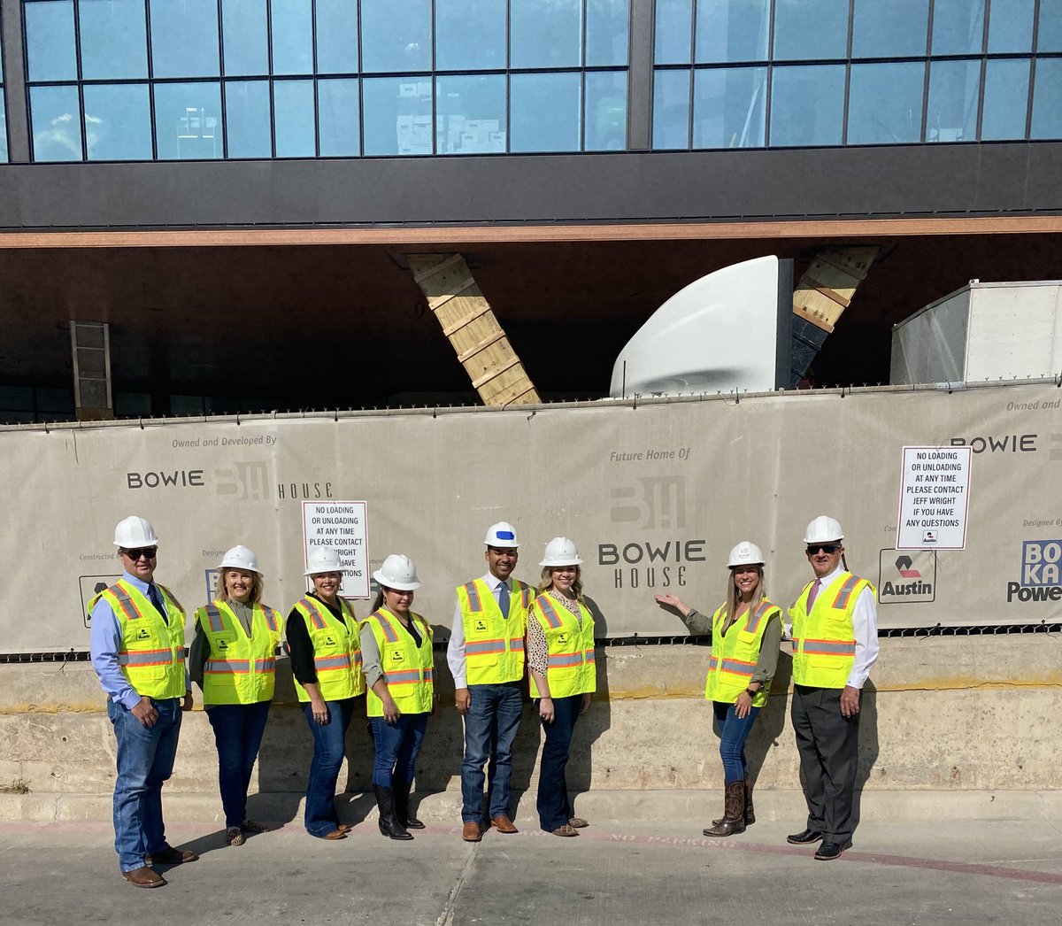 FWSSR staff recently visited the new Bowie House. This upscale hotel offers 106 rooms and is located near the @WillRogersMC and @DickiesArena. This place is ideal for hosting events, having a drink, or spending a long weekend! For more info visit aubergeresorts.com/bowiehouse/