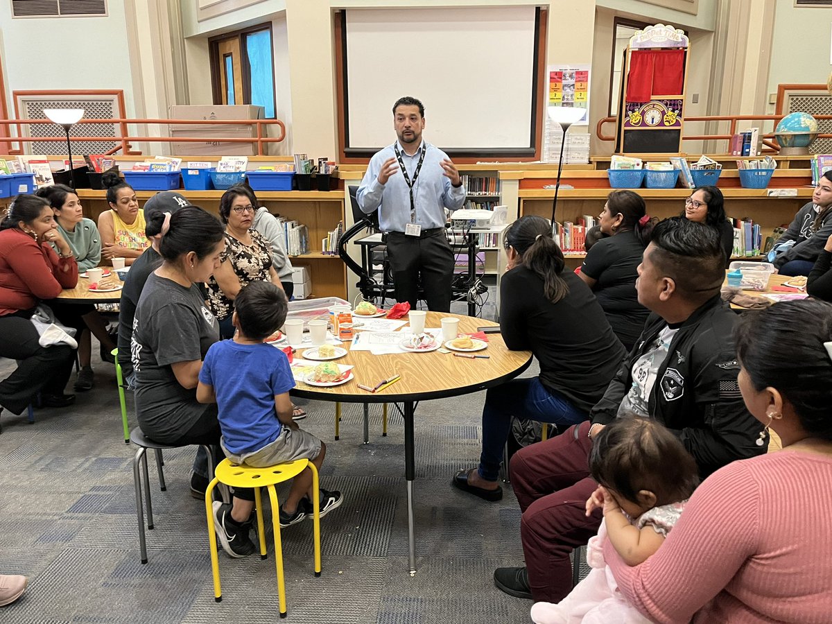 CEO_Guadalupe's tweet photo. I had the opportunity to join families at Cesar Chavez K-8 to celebrate the first day of school, and to introduce new principal Jorge Meza, who is a former teacher at the school! He shared his personal story &amp; commitment to ensuring every student is successful. #TeamPPS https://t.co/iYUTxTvs2X