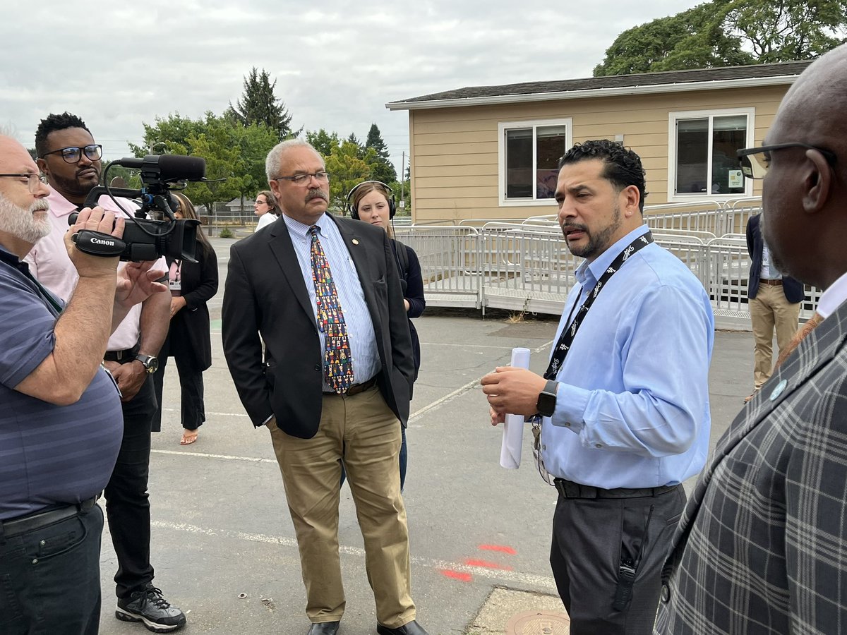 I had the opportunity to join families at Cesar Chavez K-8 to celebrate the first day of school, and to introduce new principal Jorge Meza, who is a former teacher at the school! He shared his personal story & commitment to ensuring every student is successful. #TeamPPS