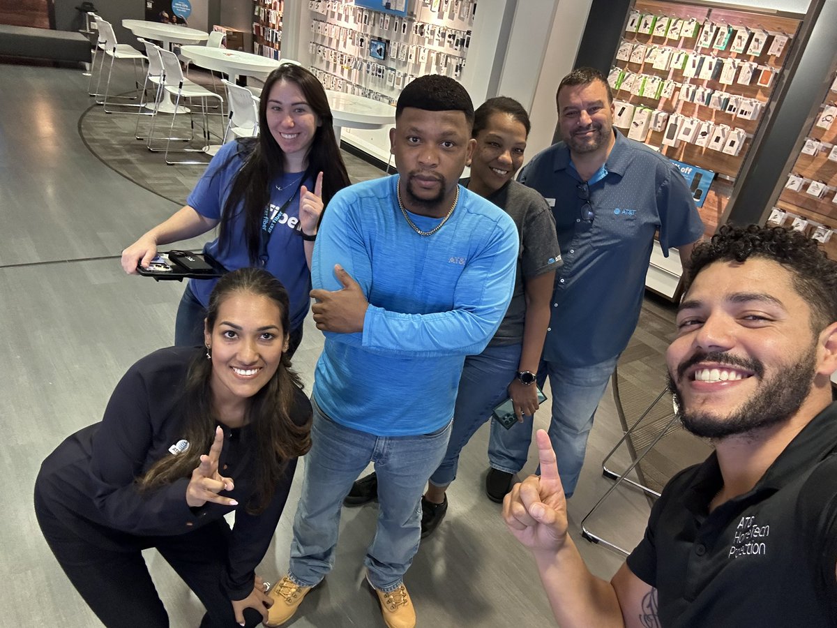 Thank you @JoseSparkles for dropping by PGA, sharing the gold standard in protection practices!  💼🔐 #AsurionProtection #StoreVisit
@preciouszmoment @Hdncorp @One_FLA
