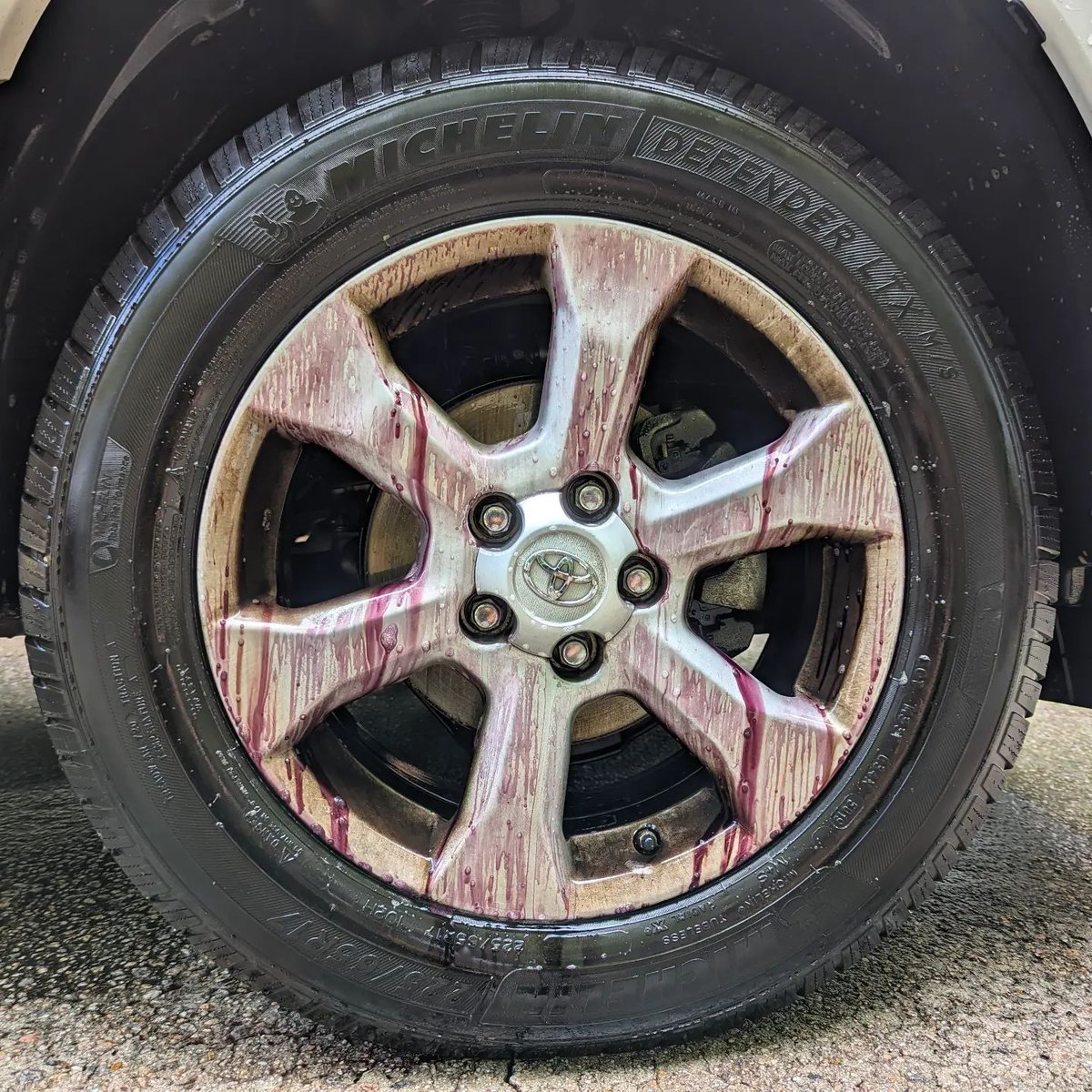 BarnesDetail's tweet photo. Detailers can smell this photo 

#wheelwednesday is coming a day early cause I'm off today

#Detailing #autodetailing #detailingaddicts #Raleigh #RaleighNC #Raleighdetailing #detailingRaleigh #wakecounty #wheelswednesday #rav4 #ironremover https://t.co/LxCHkh0uWA