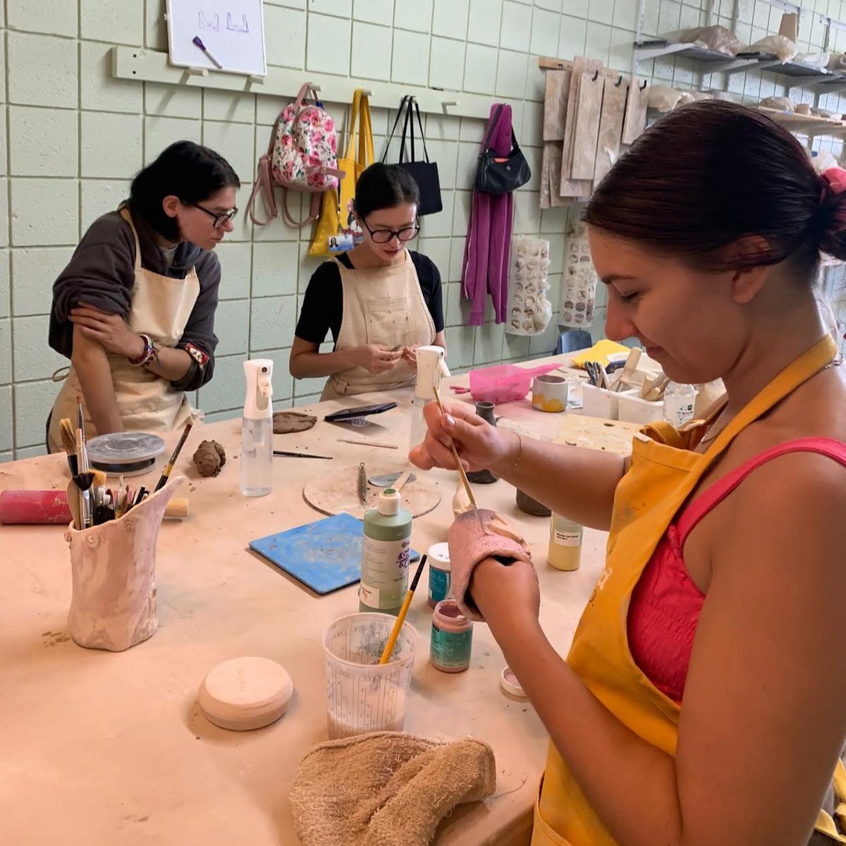 USAangels's tweet image. We love ceramics class at @teralta_art !! 🥰🧑‍🎨🎨

#urbanstreetangels #arttherapy #ceramicsclass #weloveceramics #artisbeautiful #sandiegoart