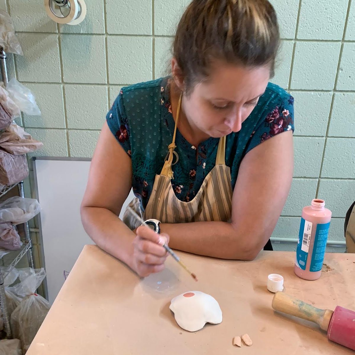 USAangels's tweet image. We love ceramics class at @teralta_art !! 🥰🧑‍🎨🎨

#urbanstreetangels #arttherapy #ceramicsclass #weloveceramics #artisbeautiful #sandiegoart