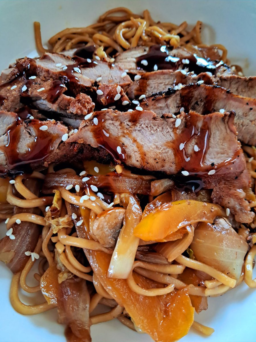 Trying to brighten the mood of a rainy August evening.
A quick midweek Chinese pork, Seared then sliced and served over stir fry noodles and vegetables.
Teriyaki sauce and sesame seeds for the photo finish.
#outdoorcooking #bbq365 #teriyaki #chinesepork #foodpics