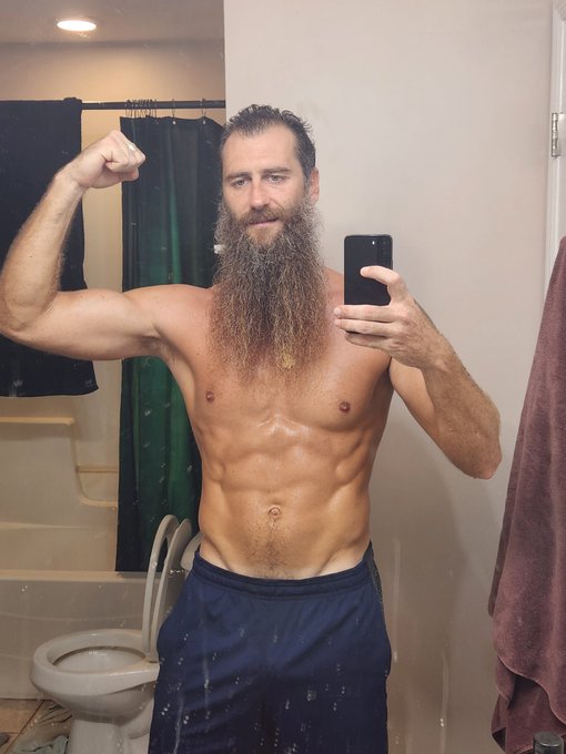 Feeling good been working out at the gym amd cut back on the running. Trying to put on some more muscle<a href="/tag/fitness"class="tags"><span>#fitness</span></a><a href="/tag/healthylifestyle"class="tags"><span>#healthylifestyle</span></a><a href="/tag/morningmotivation"class="tags"><span>#morningmotivation</span></a>