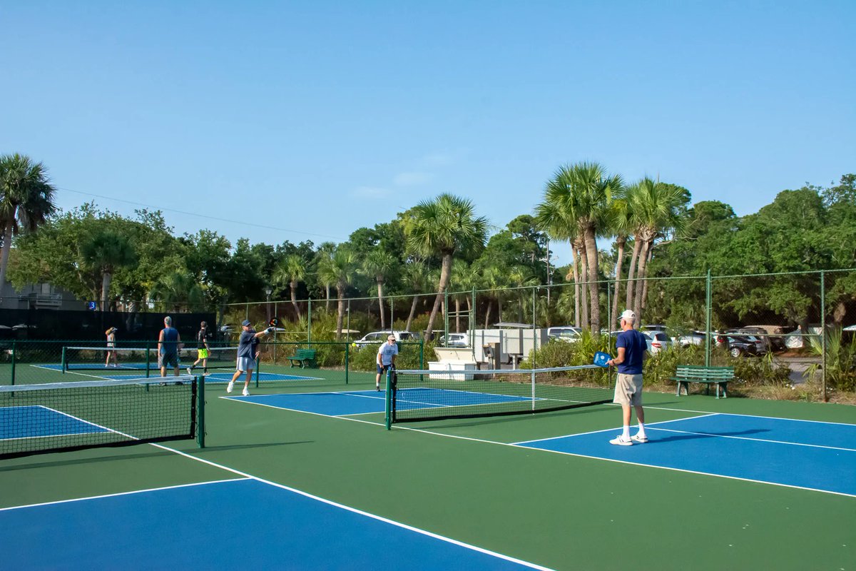 FrippIslandRsrt's tweet image. #Pickleball is one of the fastest-growing sports in the country! Did you know you can join in on a clinic or hop in on a lesson during your next #vacay on Fripp?

#frippinit #frippislandresort #racquetclub