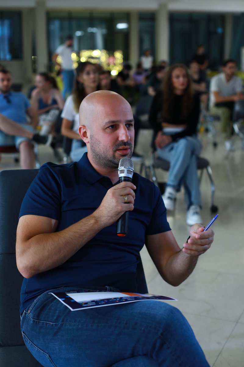 HALF-CHAIN tweet media