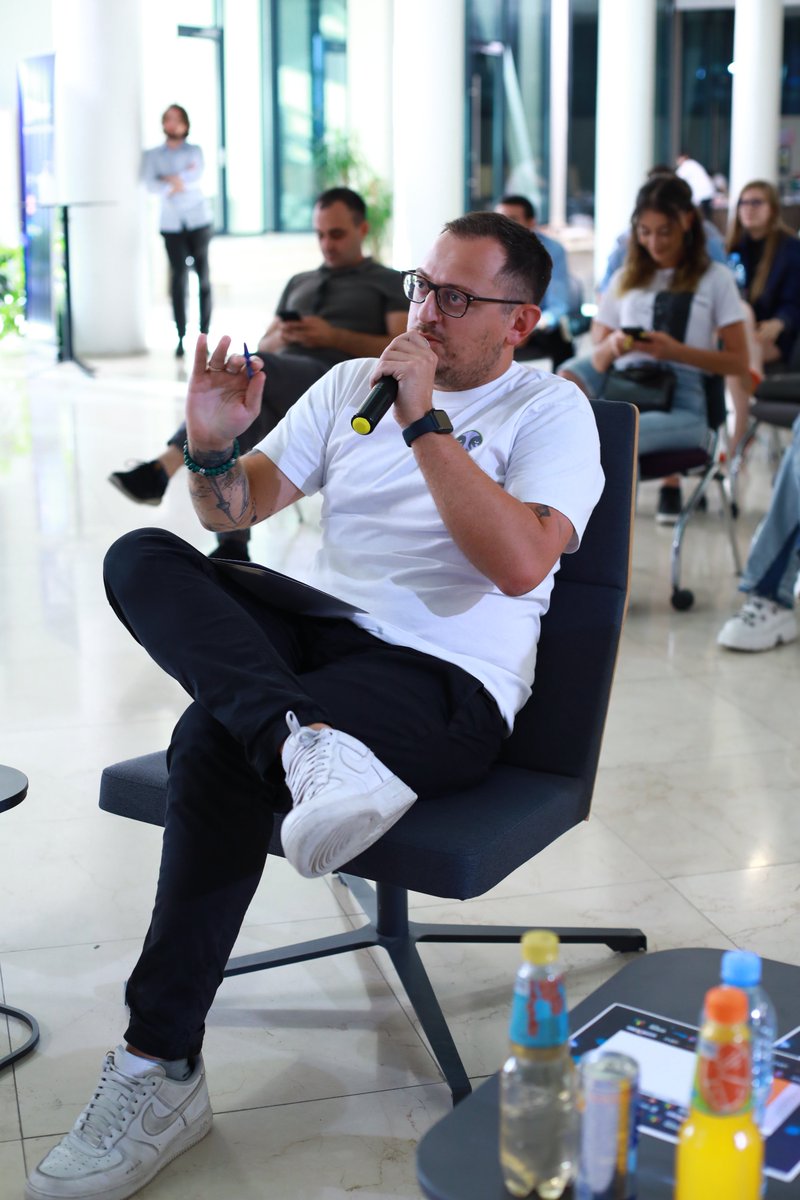 HALF-CHAIN tweet media