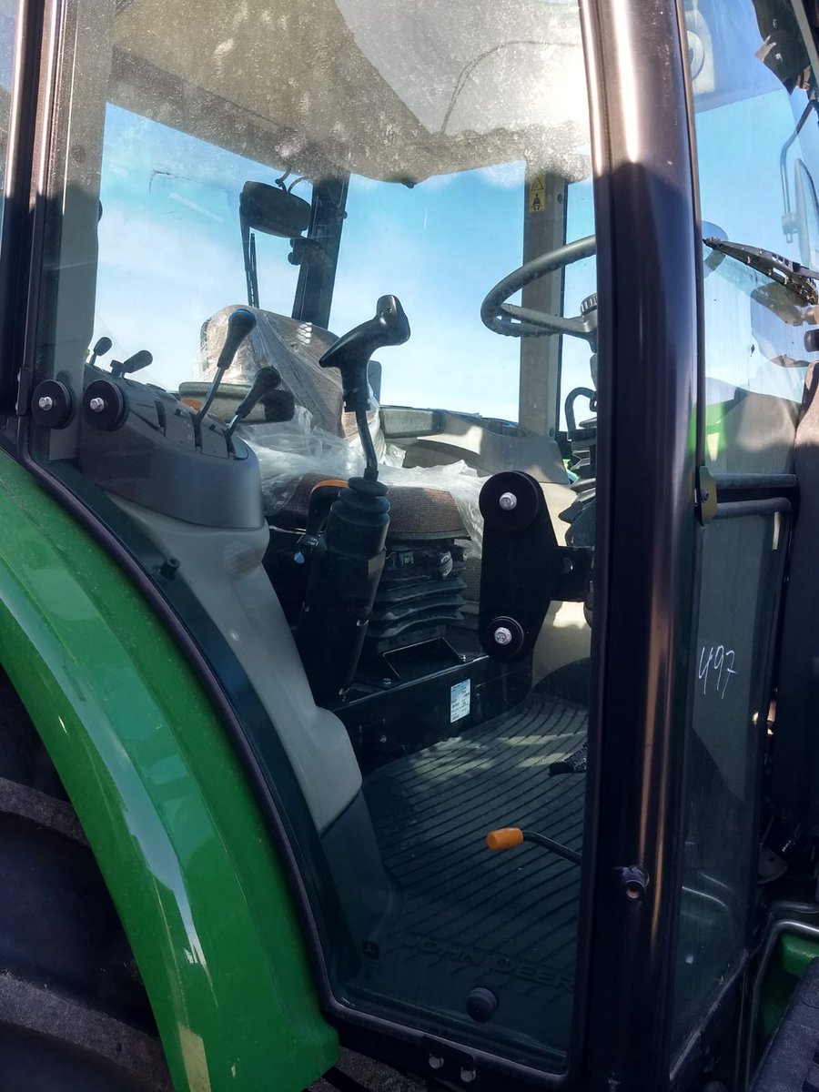 vientonortesa's tweet photo. ATENCIÓN PRODUCTORES Y CONTRATISTAS, en venta con entrega inmediata, tractor @JohnDeereArg, 5090E, 92 hp, doble tracción, 2 VCR y 3 ptos, cabina original full, con transmisión power reverse, con joystick para comando de pala frontal. Rodado 18,4 x 30.
Agradezco mucho los RT. https://t.co/yuZAa3rOKA