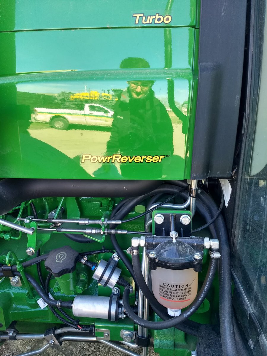 vientonortesa's tweet photo. ATENCIÓN PRODUCTORES Y CONTRATISTAS, en venta con entrega inmediata, tractor @JohnDeereArg, 5090E, 92 hp, doble tracción, 2 VCR y 3 ptos, cabina original full, con transmisión power reverse, con joystick para comando de pala frontal. Rodado 18,4 x 30.
Agradezco mucho los RT. https://t.co/yuZAa3rOKA