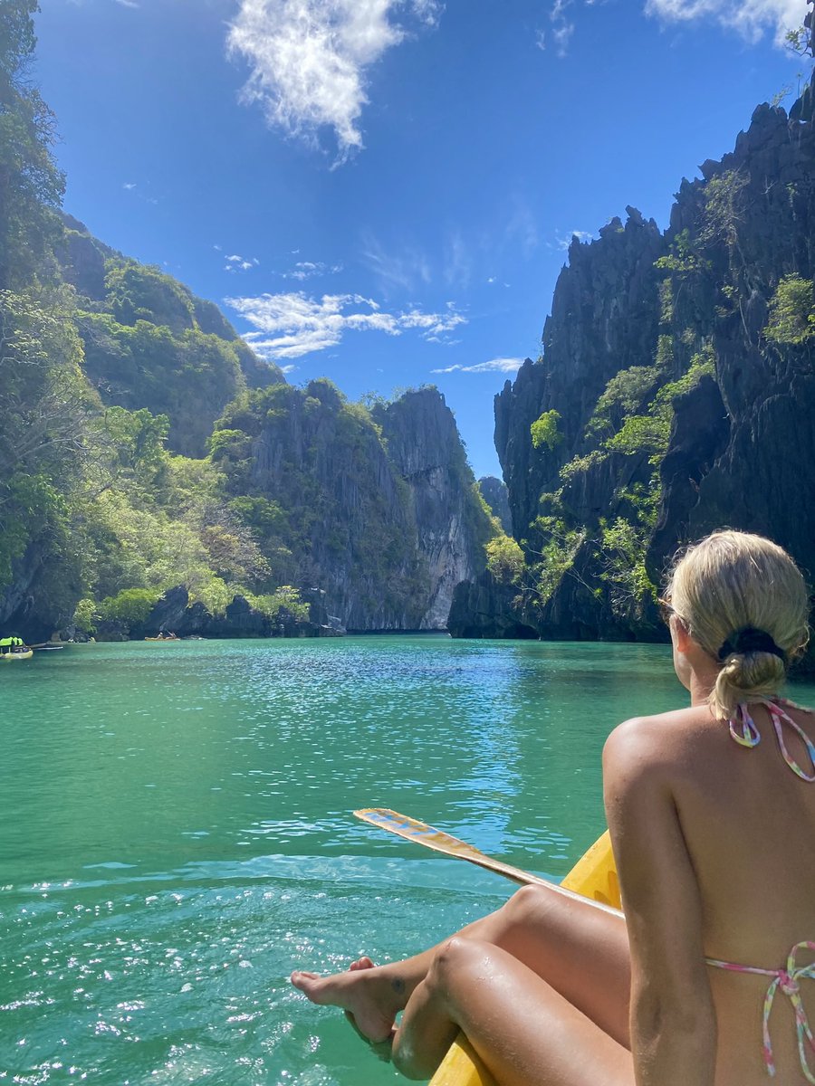 Clarageogteach1's tweet photo. Country 14) The Philippines 

Another one of my favourites, the best sunsets, island formations and clear waters of the trip 🇵🇭 https://t.co/z02ztirhO5