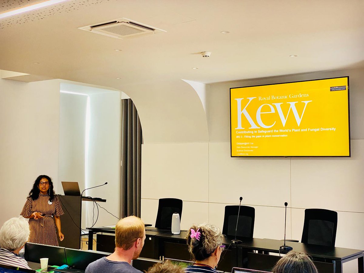 Conserve_Plants's tweet photo. In today's afternoon, we had the opportunity to listen to wonderful speakers in the open-to-the-public hybrid seminar that occurred in the @DCV_UC of the University of Coimbra in the scope of the ConservePlants MC and WG meetings.

The seminar had more than 70 participants. https://t.co/AqHmqz7z9d