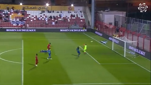 🅰️ @gknkoudou ⚽ Assan CeesayNice link-up and finish between two of Damac's in-form forwards! 🔥#yallaRSL #RoshnSaudiLeague