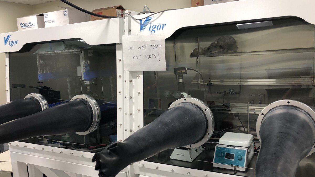 Together with my colleague, Cosmi Lin, we installed a new Park Systems NX-10 AFM in our glovebox. It is capable to run multifunctional characterizations of materials/devices with nanoscale resolution in inert gas environment. This is the 3rd AFM in my lab.