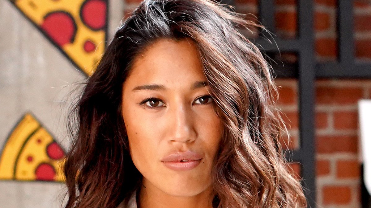 Van Helsing started strong, but midway through S3 and now 4 it's stagnant. 

<a href="/JCheonGarcia/">Jennifer Cheon Garcia ⚬ Warn</a> is the only thing keeping me going at this point. Great actress and extremely beautiful. 

<a href="/Jtropper/">Jonathan Tropper</a> she would be a FANTASTIC addition to #WarriorMAX. She's capable of action/stunts.