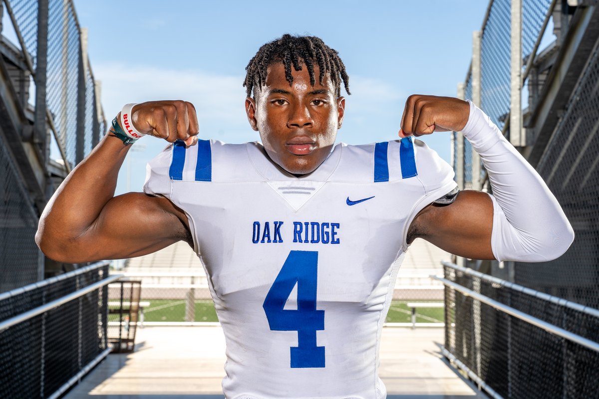 FAITH, FAMILY, & COMMUNITY: Oak Ridge's Williams is more than 🏈 Check out my feature in the VYPE HOU City-Wide 🏈 Mag where I go in depth with 5⭐️ LB & Georgia Commit Justin Williams about the 3 pillars of his life. Faith, Family, & Community 🔗:vype.com/Texas/Houston/…