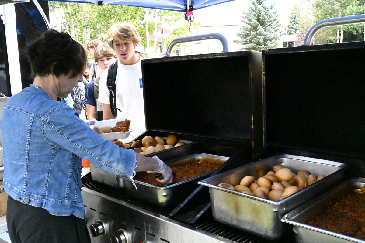 Things are cookin at ASD. #welcomeback #newschoolyear #Lunchtime <a href="/aspenhighschool/">Aspen High School</a>