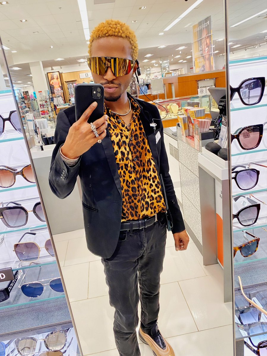 NIKONtheSTYLIST's tweet image. *NAME THIS SONG*
I 👀 it. I ✅ it. I 🩷 it. I 💪🏽 it.
@macys 
#thinkpink #stevemadden #kennethcole #on34thstyle #styleinspiration #fashionstylist #personalstylist #iworkatmacys #macystylecrew #macys #versace