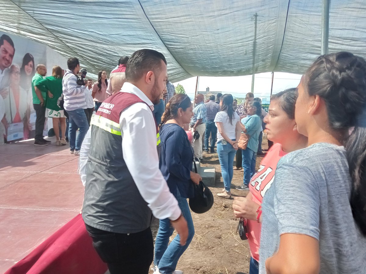 CMAPASsalamanca's tweet photo. #TrabajandoPorSalamanca
💦#Cmapas presente en la #JornadaIntegral de #DifSalamanca en la Colonia Efrén Capiz, atendiendo y resolviendo inquietudes ciudadanas. 👨🏻👩🏽🦱💧 https://t.co/nzwEVGYymM