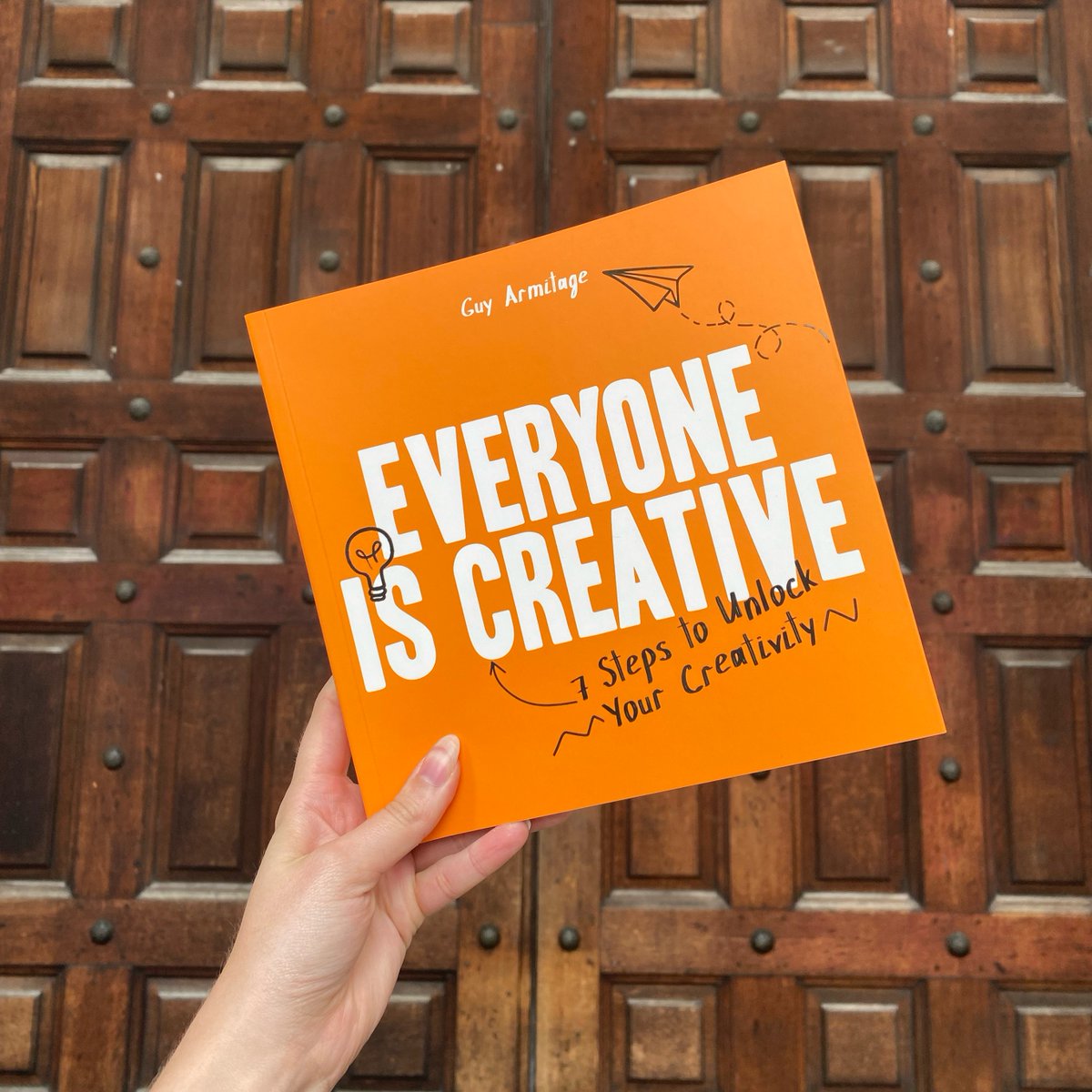 BusterBooks's tweet image. With the publication of #EveryoneIsCreative just around the corner, we've created a FREE learning resources pack for teachers and educators which includes:

✍🏽 Word prompts
🎨 Drawing exercises
✨ ... and much more!

Download it for free bit.ly/3Pf1A0S @guyarmitage