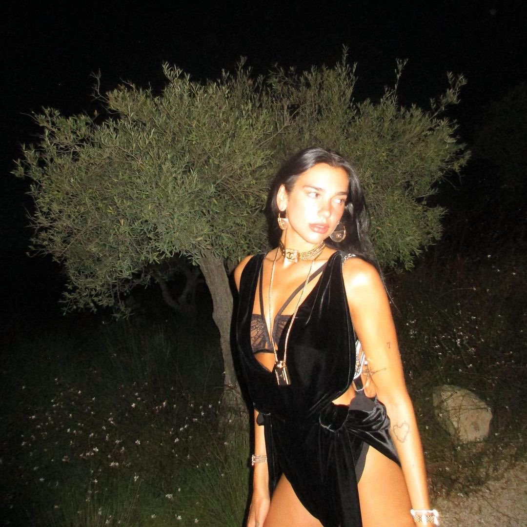DUALIPA's tweet photo. in search of the nearest dancefloor https://t.co/3hAykz8eiQ