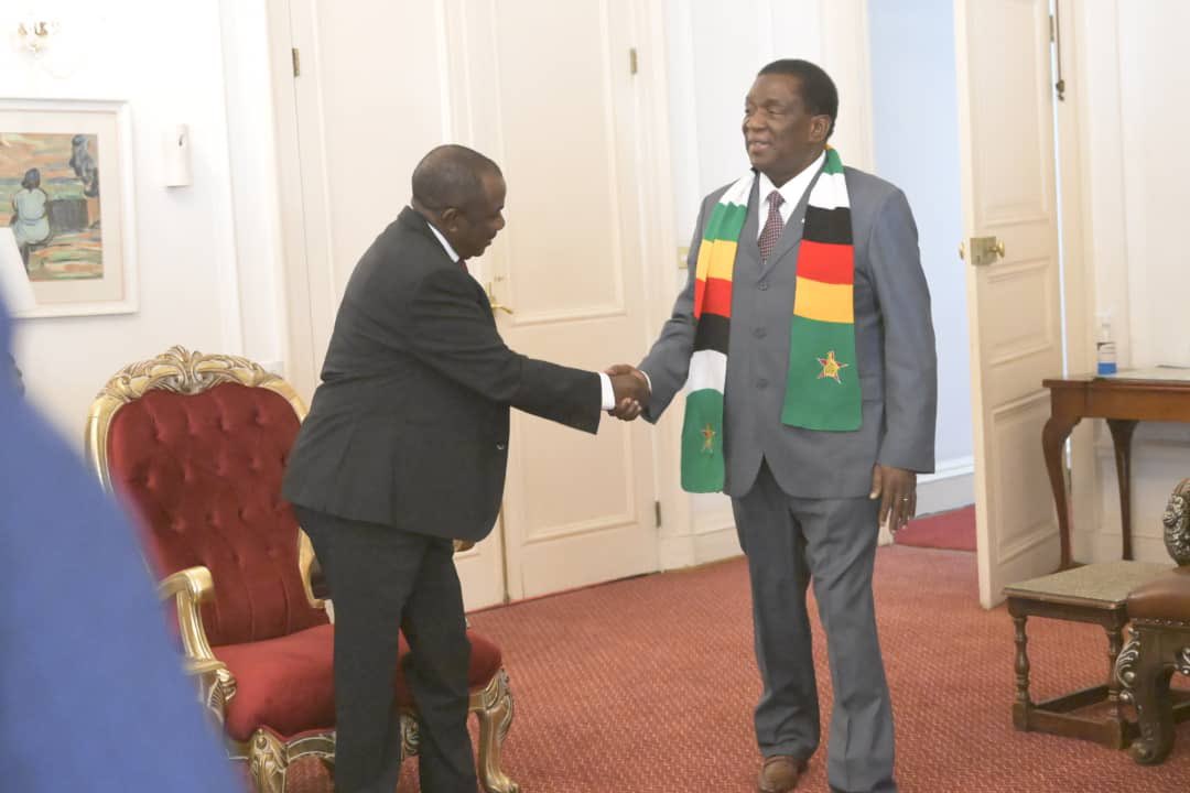 faz_trust's tweet photo. President @edmnangagwa meets country observer missions from the republics of South Africa, Botswana &amp; Namibia in that order. All expressed satisfaction with the way Zimbabwe conducted its harmonized general elections. Namibia said liberation movements are under attack. https://t.co/MocCDV7V8W