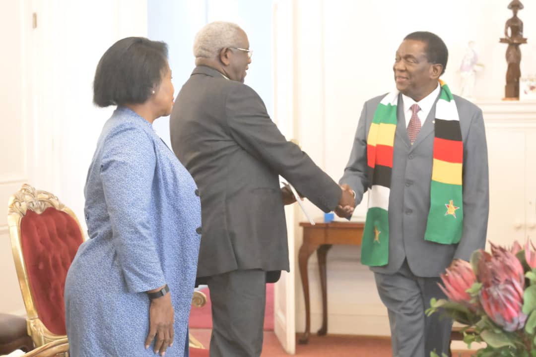 faz_trust's tweet photo. President @edmnangagwa meets country observer missions from the republics of South Africa, Botswana &amp; Namibia in that order. All expressed satisfaction with the way Zimbabwe conducted its harmonized general elections. Namibia said liberation movements are under attack. https://t.co/MocCDV7V8W