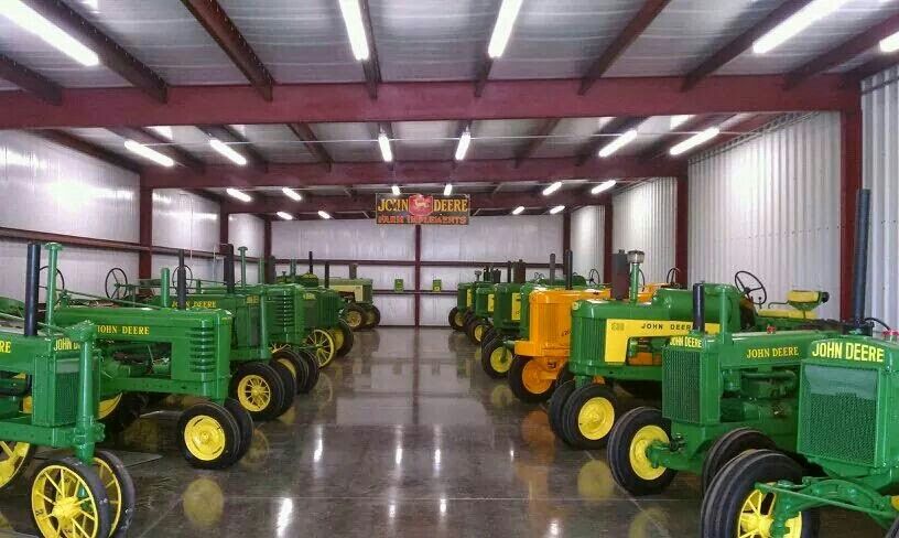 This is a cool collection of @JohnDeere tractors. #johndeere #farmers #farming #countrygirl #TractorTuesday
