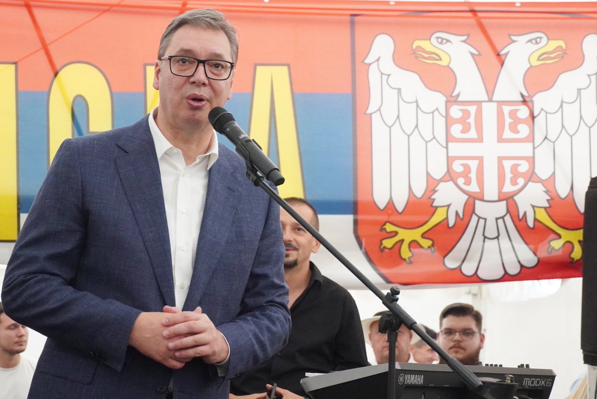 Председник Републике Србије Александар #Vucic <a href="/avucic/">Александар Вучић</a> посетио је данас цркву у Великим Радинцима посвећену Светом Архангелу Гаврилу и истакао да је то место после 50 година добило реконструисан пут до Сремске Митровице. sns.org.rs/novosti/vesti/…
