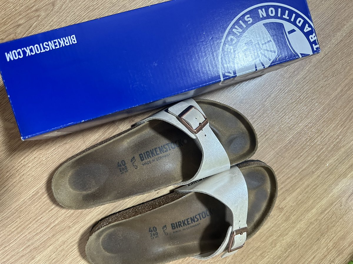fjxchxk's tweet photo. ส่งต่อ 2990บาท used like newใหม่มาก‼️
สียอดฮิตสุดๆ
ผ่อนได้น้า(นัดรับได้)
#birkenstockth #Birkenstock #Birkenstockมือสอง #ส่งต่อbirken #birken #ส่งต่อรองเท้า
#ส่งต่อรองเท้ามือ2 #birkenstockthailand #niketh #keenthailand #พรีรองเท้า #ส่งต่อเครื่องสำอางค์ #ส่งต่อเสื้อผ้ามือสอง https://t.co/0WbP0V534f