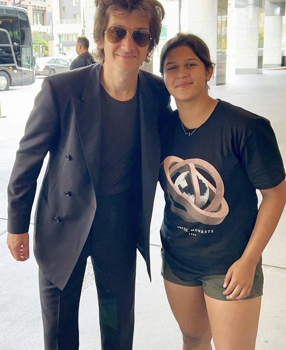 whatisalext's tweet photo. today alex turner smells woody, spicy, and very masculine https://t.co/wrNlLcH6Ew