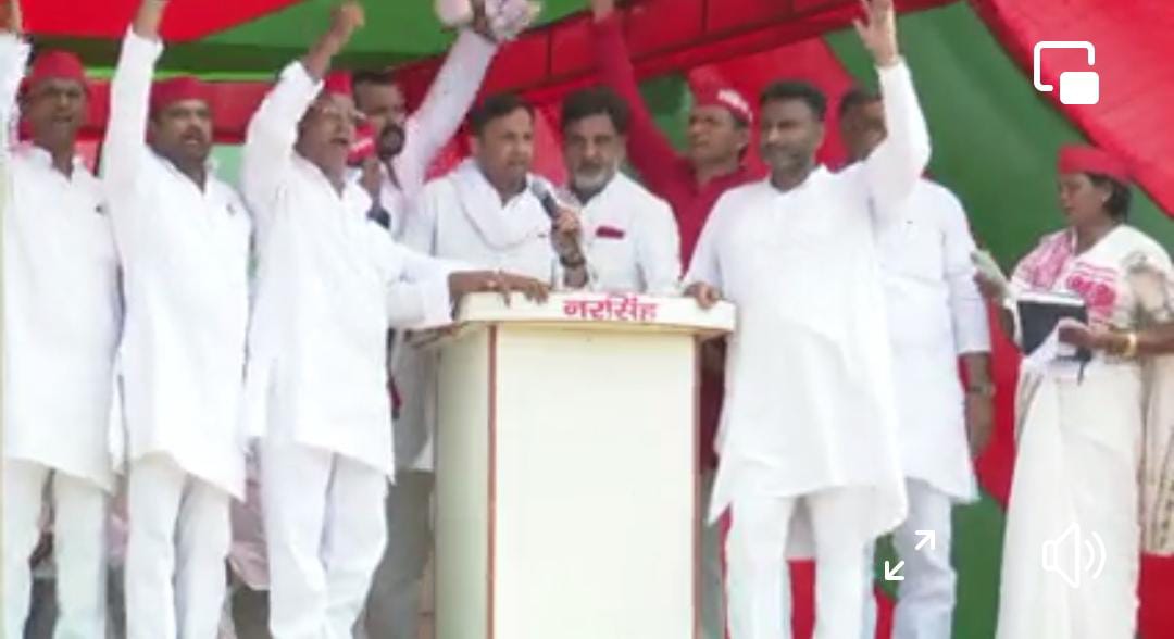 aneesrajasp's tweet image. #जनसैलाब...
आज घोसी उपचुनाव में जनाब राष्ट्रीय अध्यक्ष मा. @yadavakhilesh जी के इस्तकबाल के लिए उमड़ा #जनसैलाब बता रहा है की #घोसी की आवाम इतिहास रचने जा रही है इस बार बदलाव तय है.
घोसी की आवाम का तहे दिल से शुक्रिया आभार।
@samajwadiparty