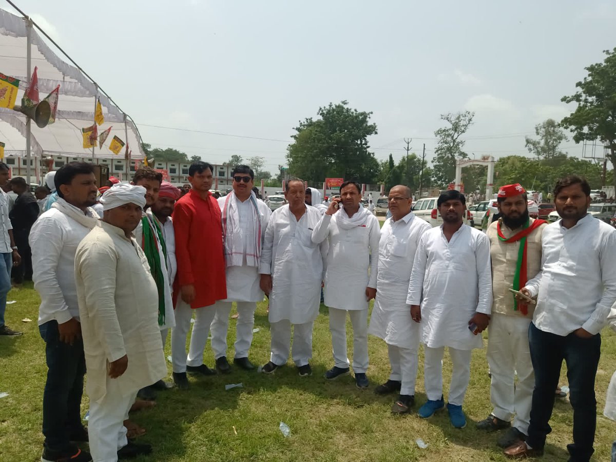 aneesrajasp's tweet image. #जनसैलाब...
आज घोसी उपचुनाव में जनाब राष्ट्रीय अध्यक्ष मा. @yadavakhilesh जी के इस्तकबाल के लिए उमड़ा #जनसैलाब बता रहा है की #घोसी की आवाम इतिहास रचने जा रही है इस बार बदलाव तय है.
घोसी की आवाम का तहे दिल से शुक्रिया आभार।
@samajwadiparty
