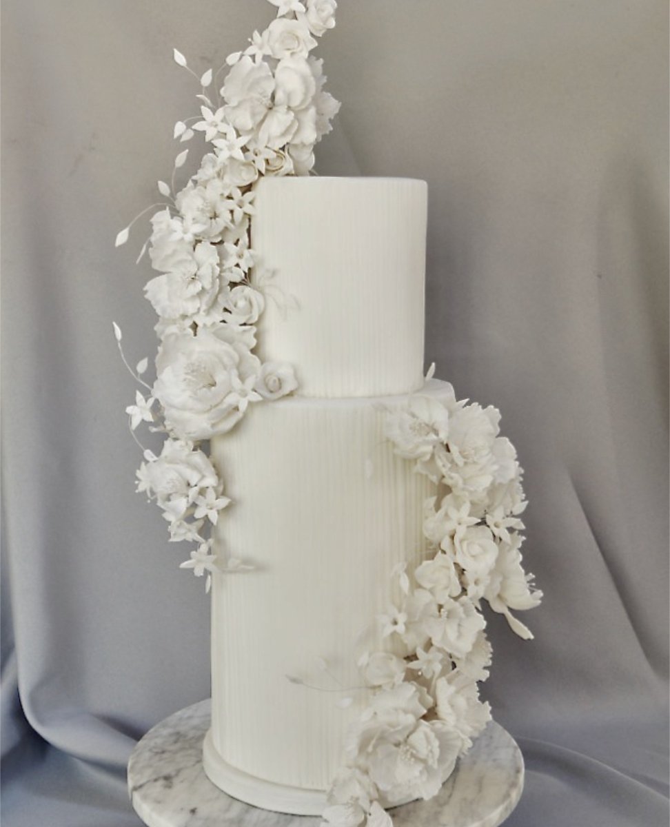 🌟EXHIBITOR OF THE WEEK🌟

@sugarartisancakes create luxury wedding cakes, handmade with love in the heart of the Cotswolds. With a background in design and sculpture, let Emma and her team realise your dream cake.
#weddingcake #wedding #enagaged #weddingcatering #catering