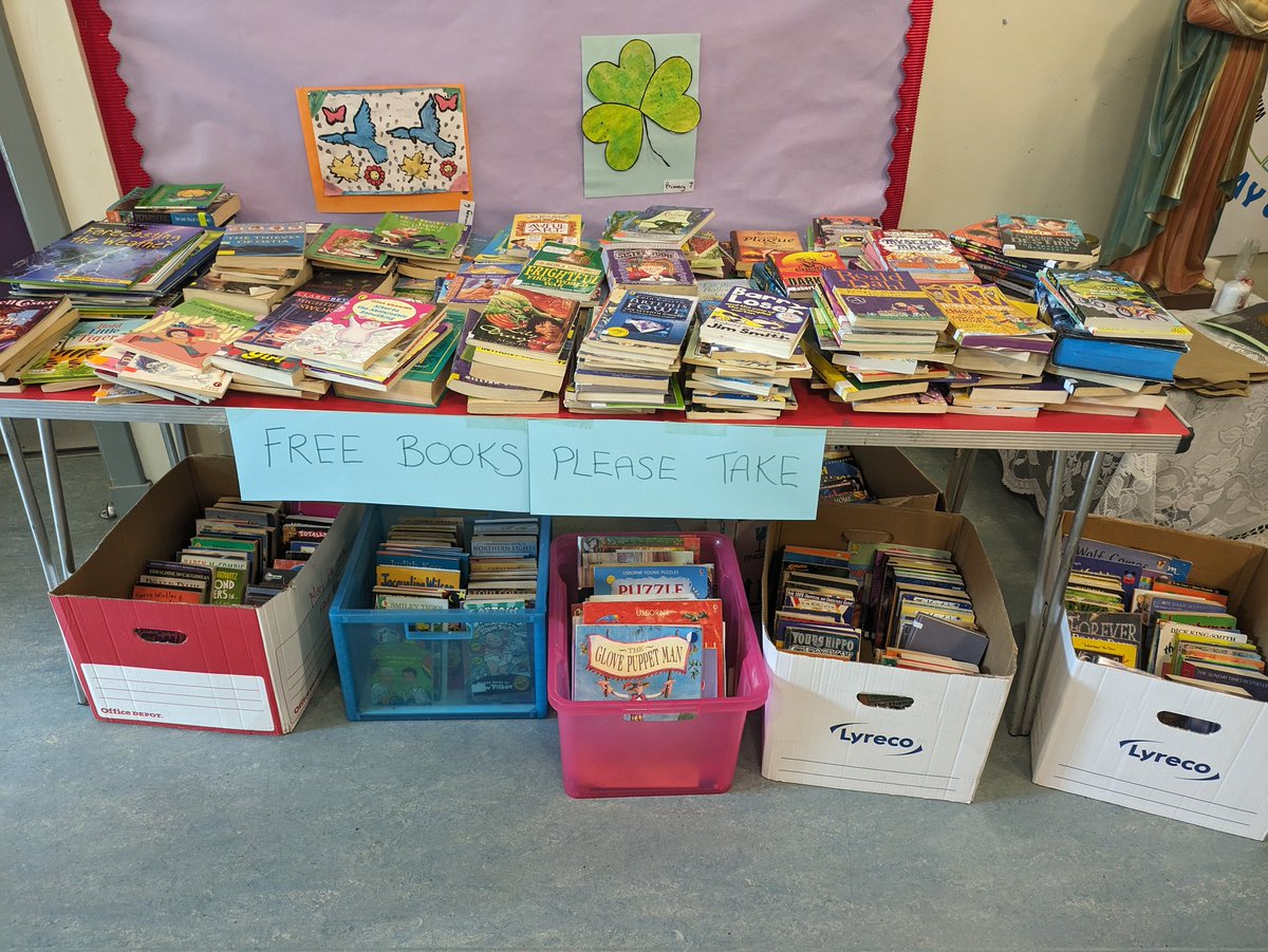 No fancy display of books this afternoon - decided to offer free books during Meet the teacher!
Was a great way to chat with families and saved us binning these #BookDisplay