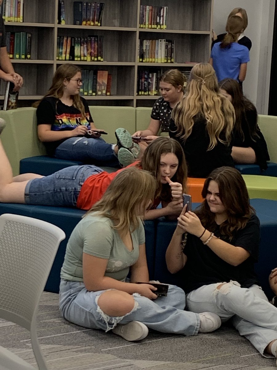 WMSreads's tweet photo. Busy morning before 1st hour at the WMS library - love to see it! @WMSSDOW https://t.co/8qtuNelwht