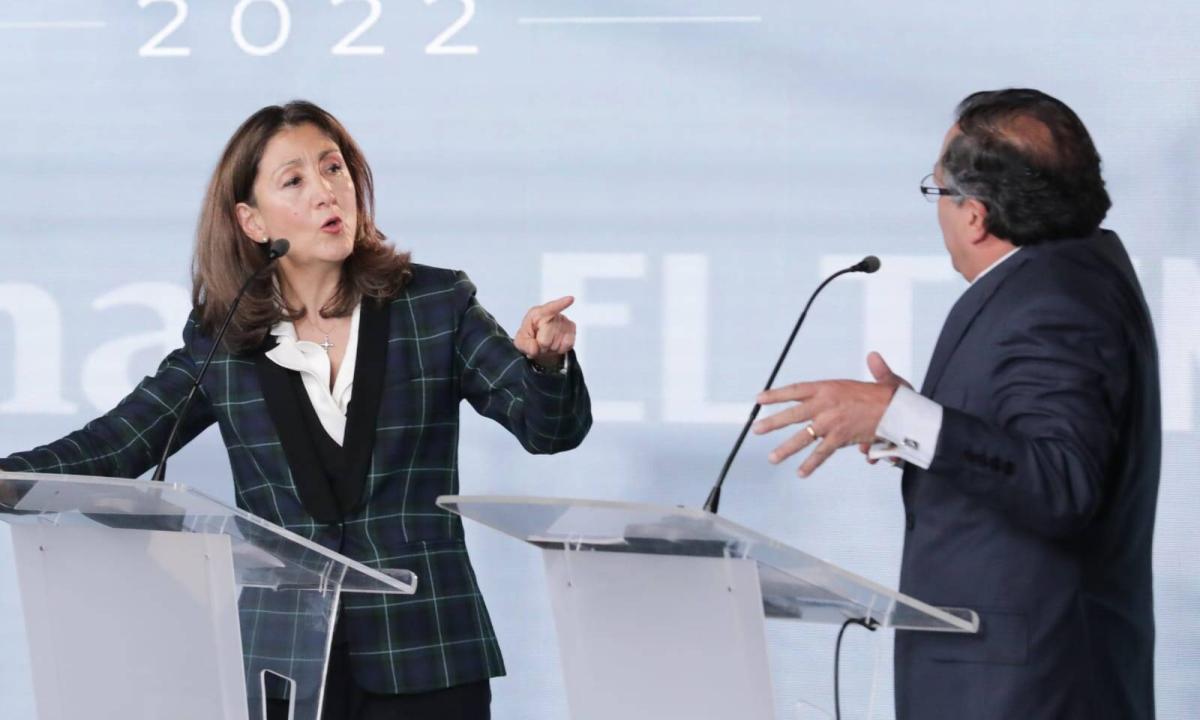 codiguillos's tweet photo. Ingrid Betancourt acaba de dar explosivas declaraciones en entrevista para la revista Semana: "creo que Petro se robó las elecciones". 

Dijo lo que muchos creemos. https://t.co/n7PUva3jJo