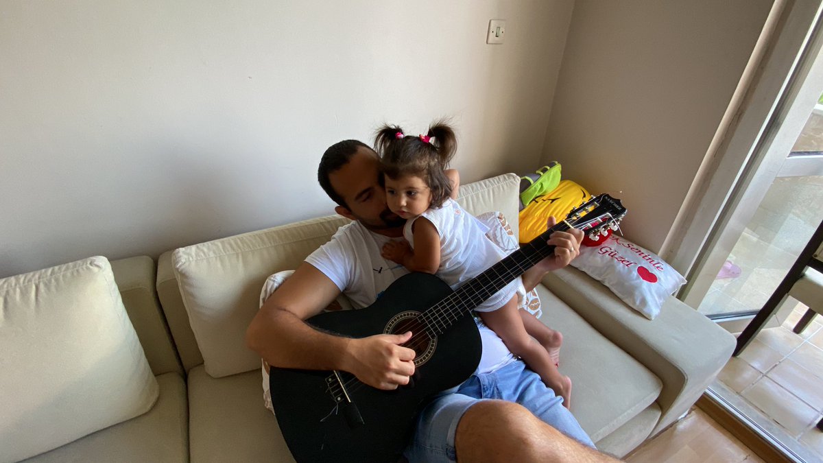 Bu minnosu babasindan ayri deprem bolgesinde nasil büyüteyim ben?? 

#ilemrivakti

<a href="/RTErdogan/">Recep Tayyip Erdoğan</a> 
<a href="/Yusuf__Tekin/">Yusuf Tekin</a> 
<a href="/EmineErdogan/">Emine Erdoğan</a> 
<a href="/cftcblnt/">Bülent ÇİFTCİ</a> 
<a href="/dbdevletbahceli/">Devlet Bahçeli</a>