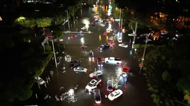 RExceeded85915's tweet photo. @RichardHallin @jganyfl1 This was Fort Lauderdale.

He left us hanging because he never visited.

While he campaigned with taxpayer funds 🤑

And Broward received nothing.

#LeftHanging 😒

#DeSaster 💰

#Idalia 🌀 https://t.co/eUeR4anUki