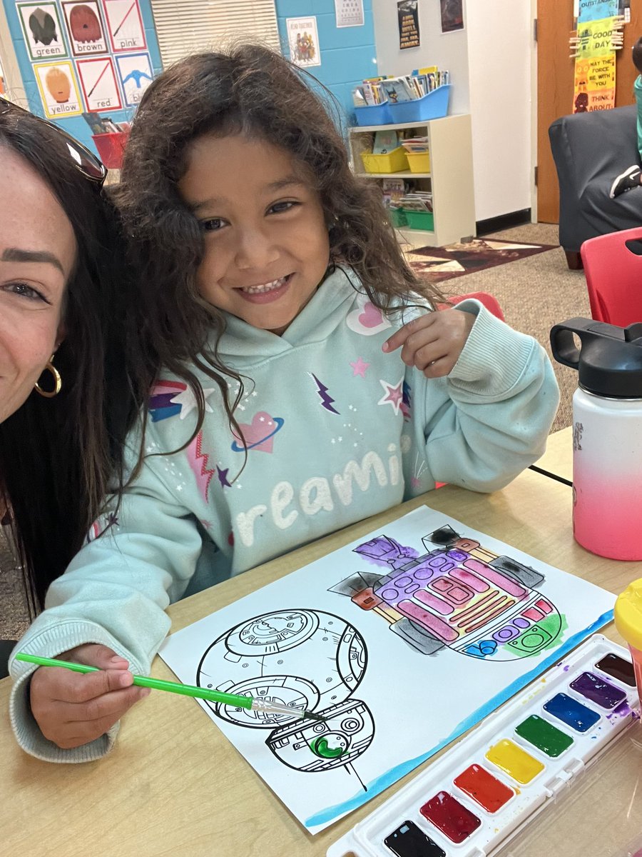Enjoying the sunshine and watercolor painting today in <a href="/Yorkville115/">Yorkville Community Unit School District 115</a> @ACESAPWilliams <a href="/eldonado12/">Elisa Maldonado</a>