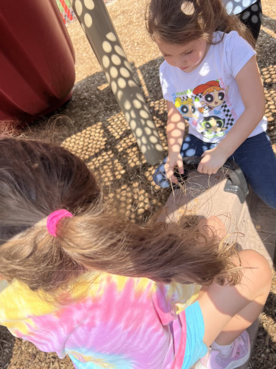 EmmaKMcGuire's tweet photo. Enjoying the sunshine and watercolor painting today in @Yorkville115 @ACESAPWilliams @eldonado12 https://t.co/ZMhGLMqujv