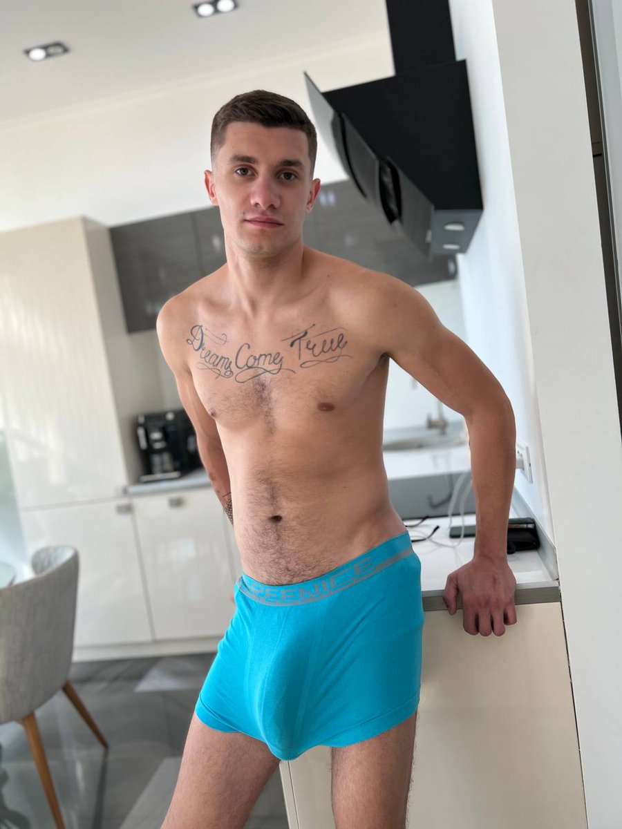 Skip the gym and bottm for me in a bed workout #fitness