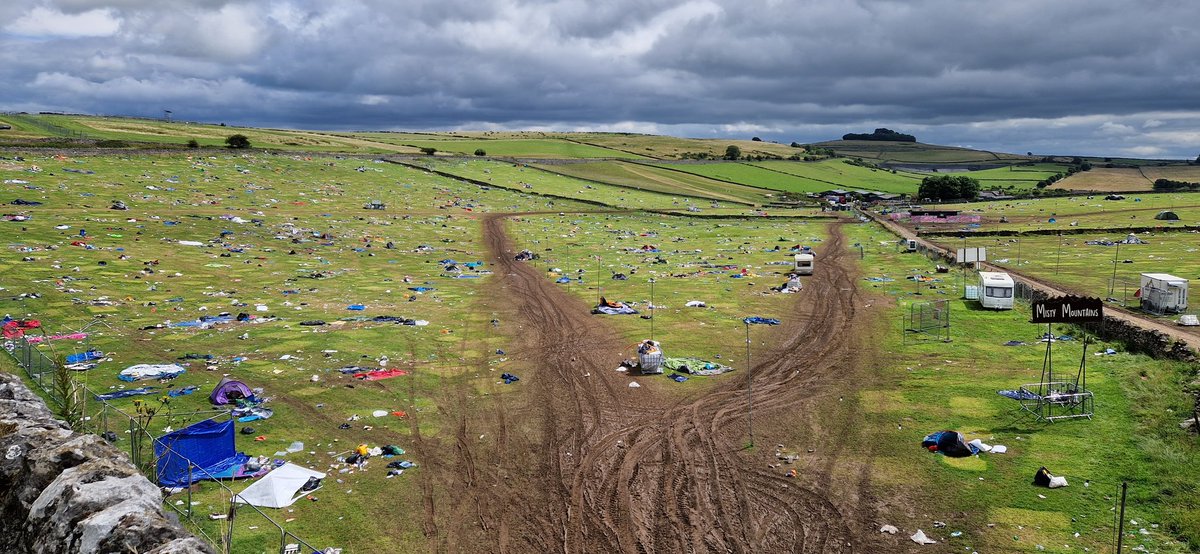 veloclaud's tweet photo. @MrJackLowe I was similarly appalled at the sight of the camping fields on the last day of the 'Y Not' festival in Derbys (early Aug), viewed from High Peak Trail. Last seen as serene green fields, this time: carnage. Simply no excuse for this irresponsible behaviour. https://t.co/tQM4VAxSqK