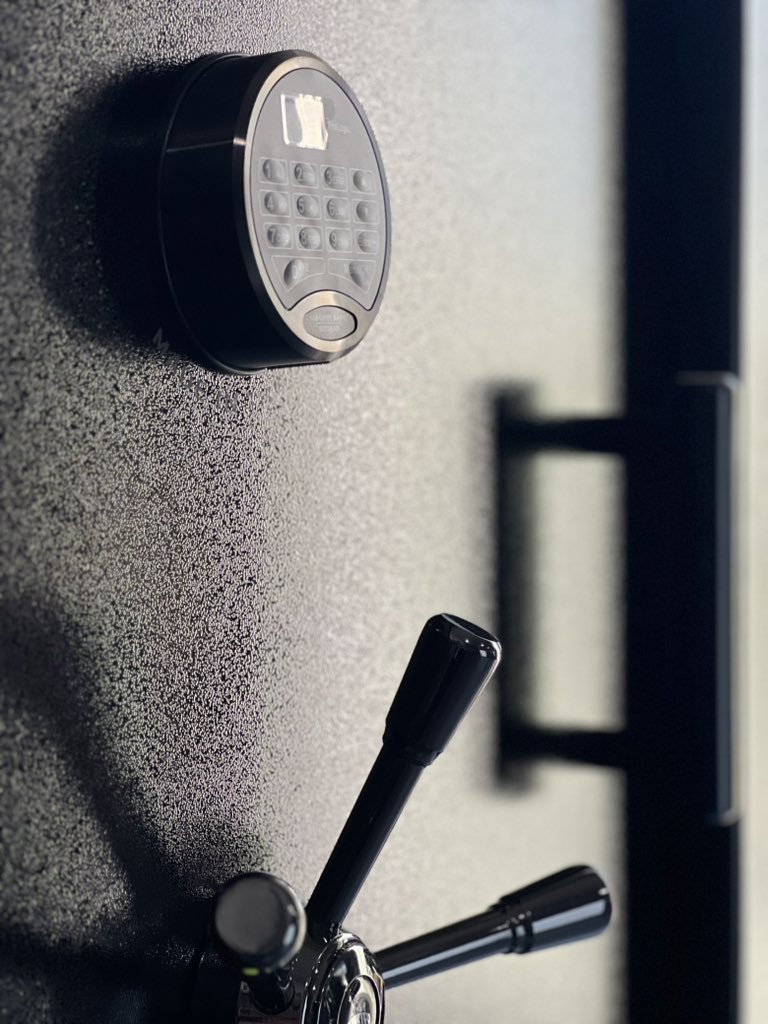 MWGUNSAFES's tweet photo. The Beast VaultDoor By Liberty Safes https://t.co/eGrQQcCMdN