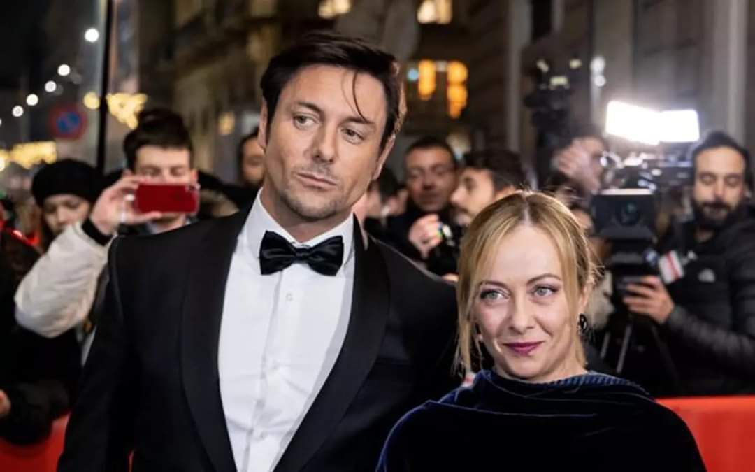 Oggi poche parole: l'idiota e la sua compagna