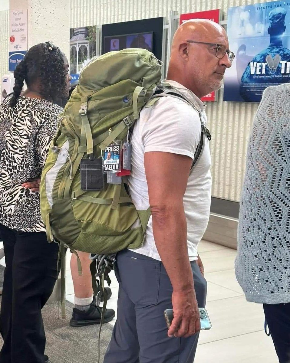 MarnieLevy's tweet photo. .@jimcantore arriving at The Gainesville Airport via Steve Cox. #Idalia https://t.co/3kLymvO3qL