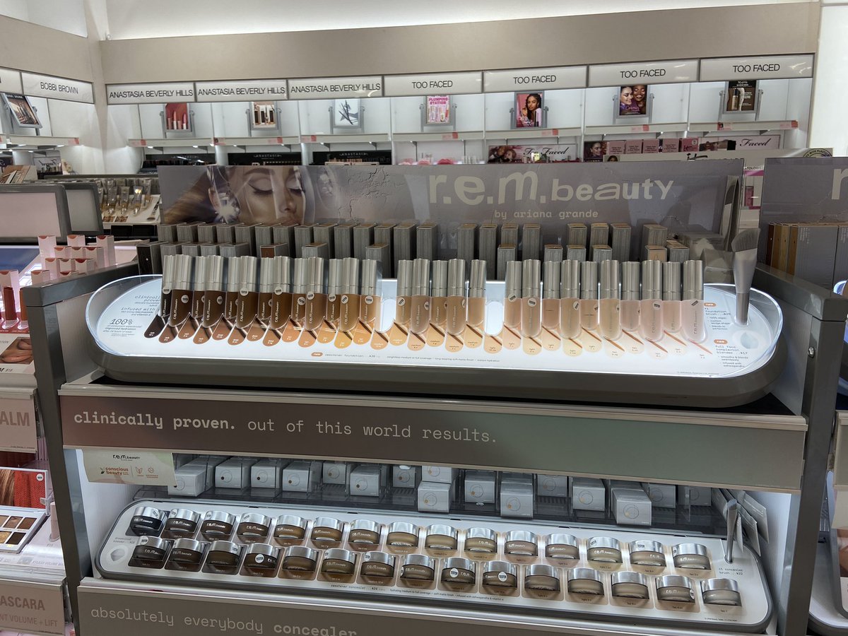 HereForMybbyAri's tweet photo. Only reason I go to Ulta😭❤️💄@rembeauty #rembeauty #sweetenerfoundation #cloudpink https://t.co/PpTntpzhct