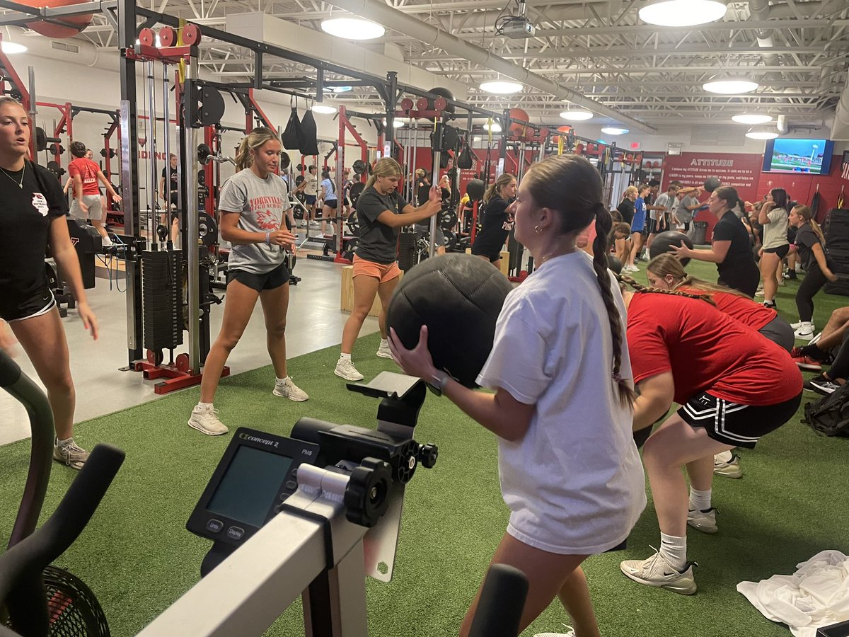 _YHSsoftball's tweet photo. And just like that we are back! Working hard in the weight room and giving back to the community! Thanks to everyone who showed up to help move used books at the library! #commit2culture @YHS_Strength @coachwensits https://t.co/rdibnnHkv0