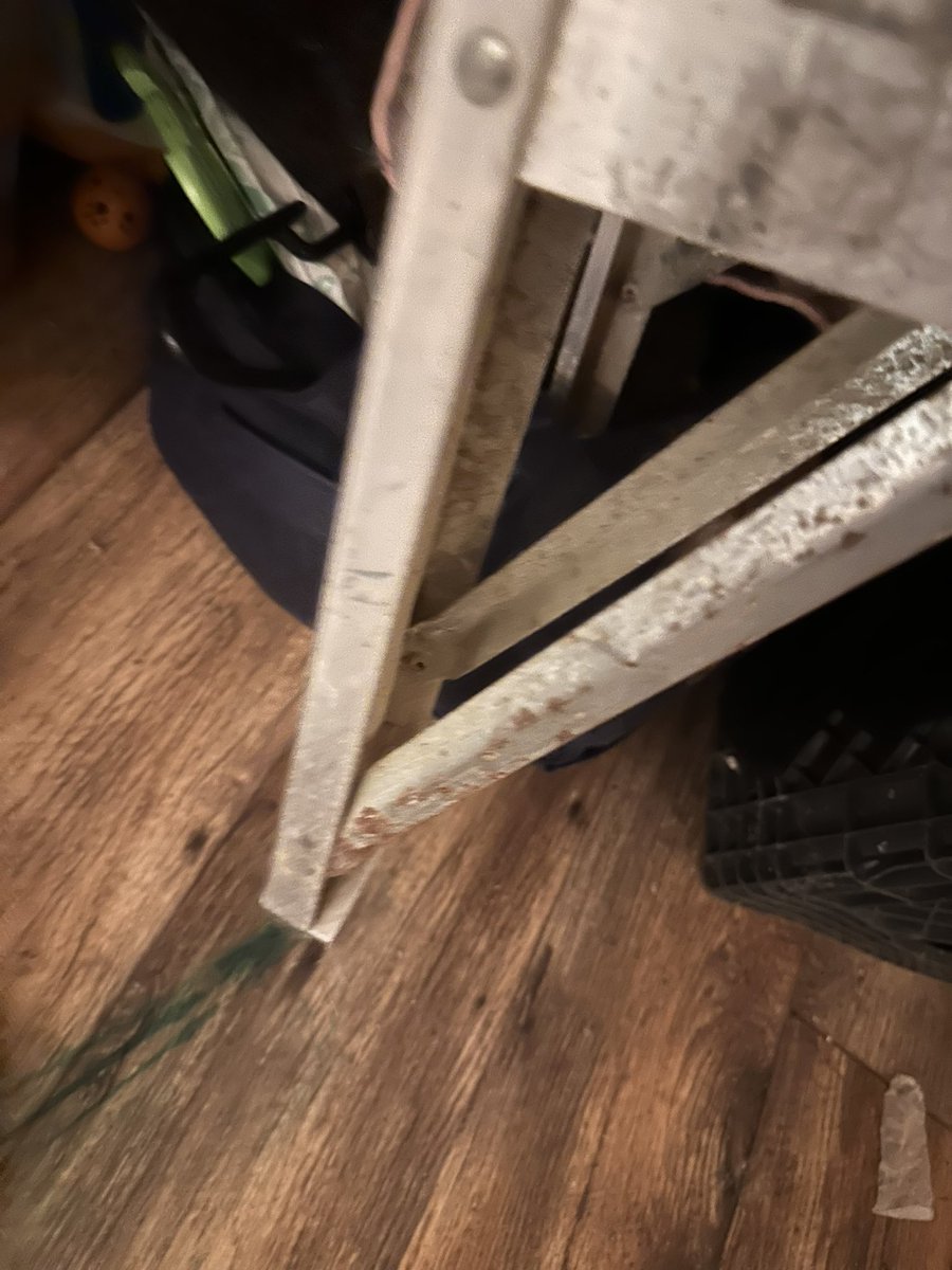 MaxTheBeeMan1's tweet photo. @LvilleLadder this is a major design flaw please get in contact with me. Recently i served my 5 toe on my left foot off, due to this major flay this is completely unsafe and was one of the most traumatic things of my life!! https://t.co/nNAhcVNWSL