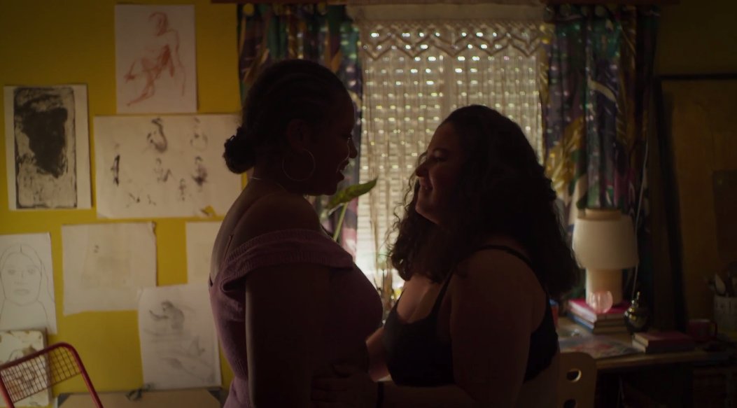 lesbihonestbr's tweet photo. É a primeira vez que eu vejo uma série retratar duas mulheres, com corpos fora do padrão, se amando (e transando) sem vergonha ou medo de rejeiç��o do público.
'Zorras' é uma série +18 da Atresplayer sobre três mulheres em busca de realizar suas fantasias sexuais. https://t.co/zNf9ZakpwX